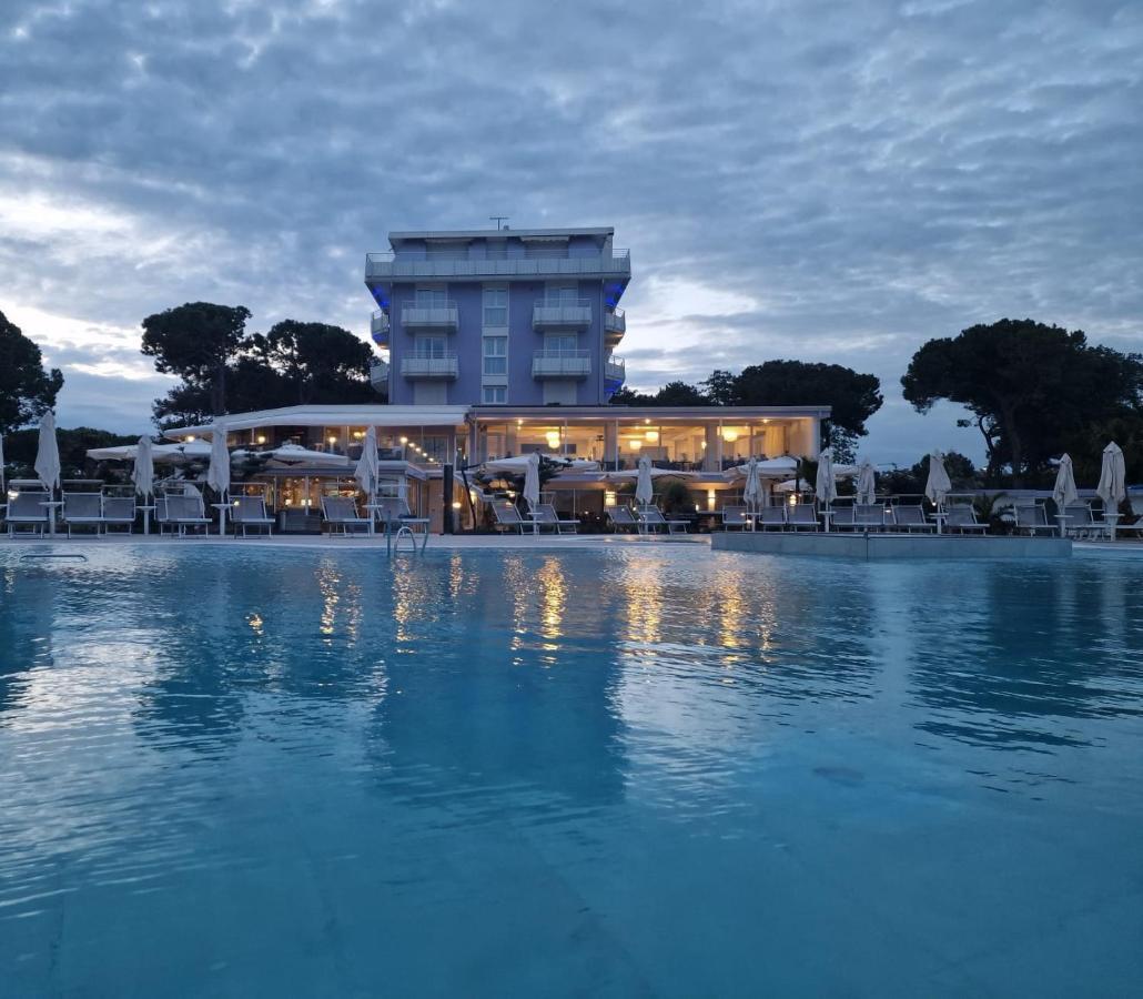 Fantinello Hotel Caorle Bagian luar foto