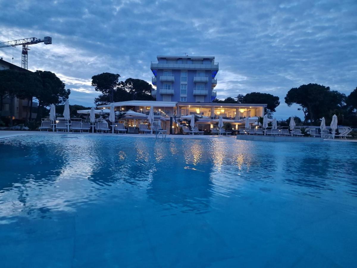 Fantinello Hotel Caorle Bagian luar foto